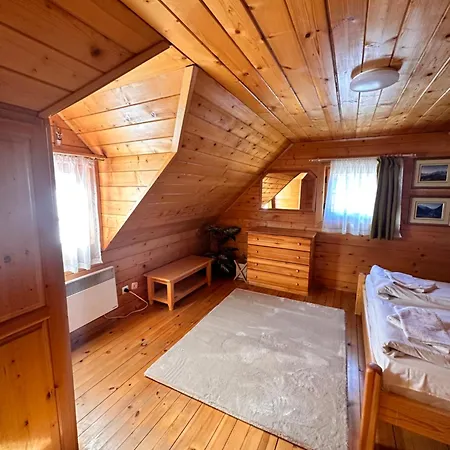Alpine With Sauna Vila *