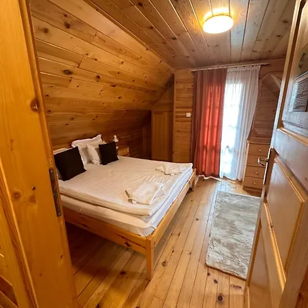 Alpine With Sauna Vila *